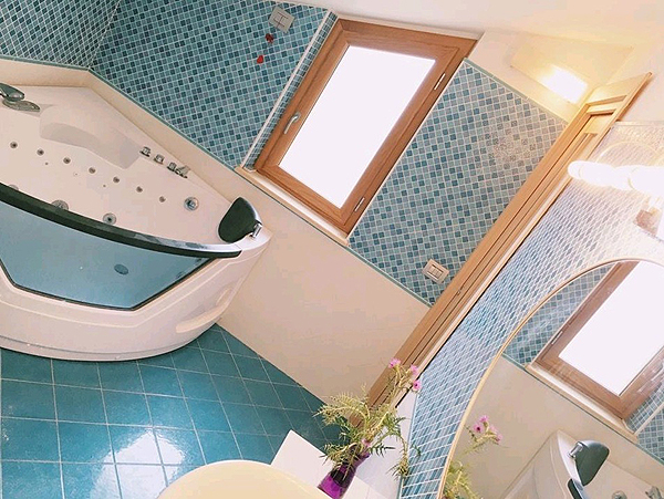 Attico-badewanne