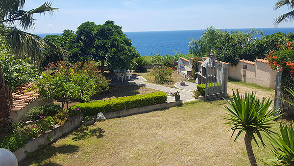 Villa-iole-neu-einfahrt